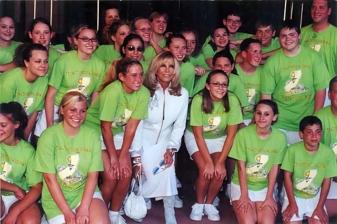 The Singing Angels with Nancy Sinatra
