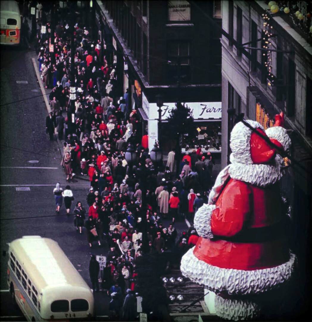 Santa Above Higbee's Entrance