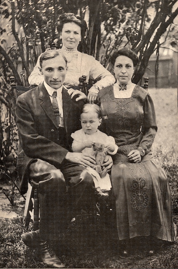 Earliest Photo of the Sapirsteins